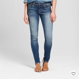 Universal Thread’s MidRise SkinnyJeans-Medium Wash
